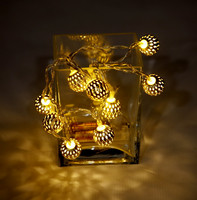 Vánoční LED girlanda s 10 zlatými kuličkami